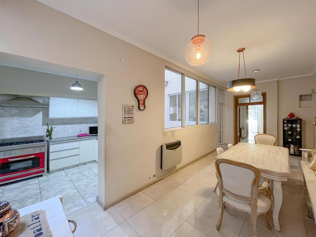 Piso Exclusivo de 5 Dorm. con 3 Baños y Cochera 2