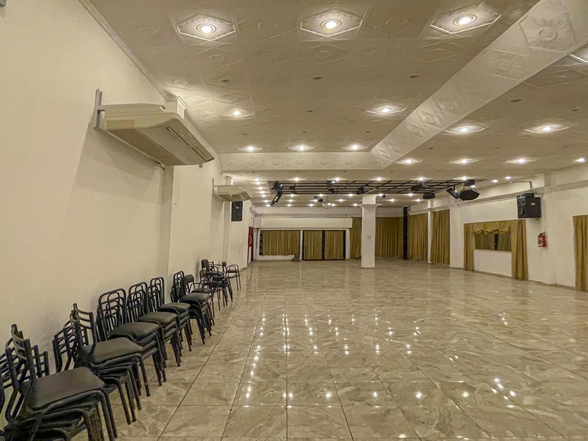 Local Tipo Salón Multi Espacio Sobre Av Principal en Baigorria 2