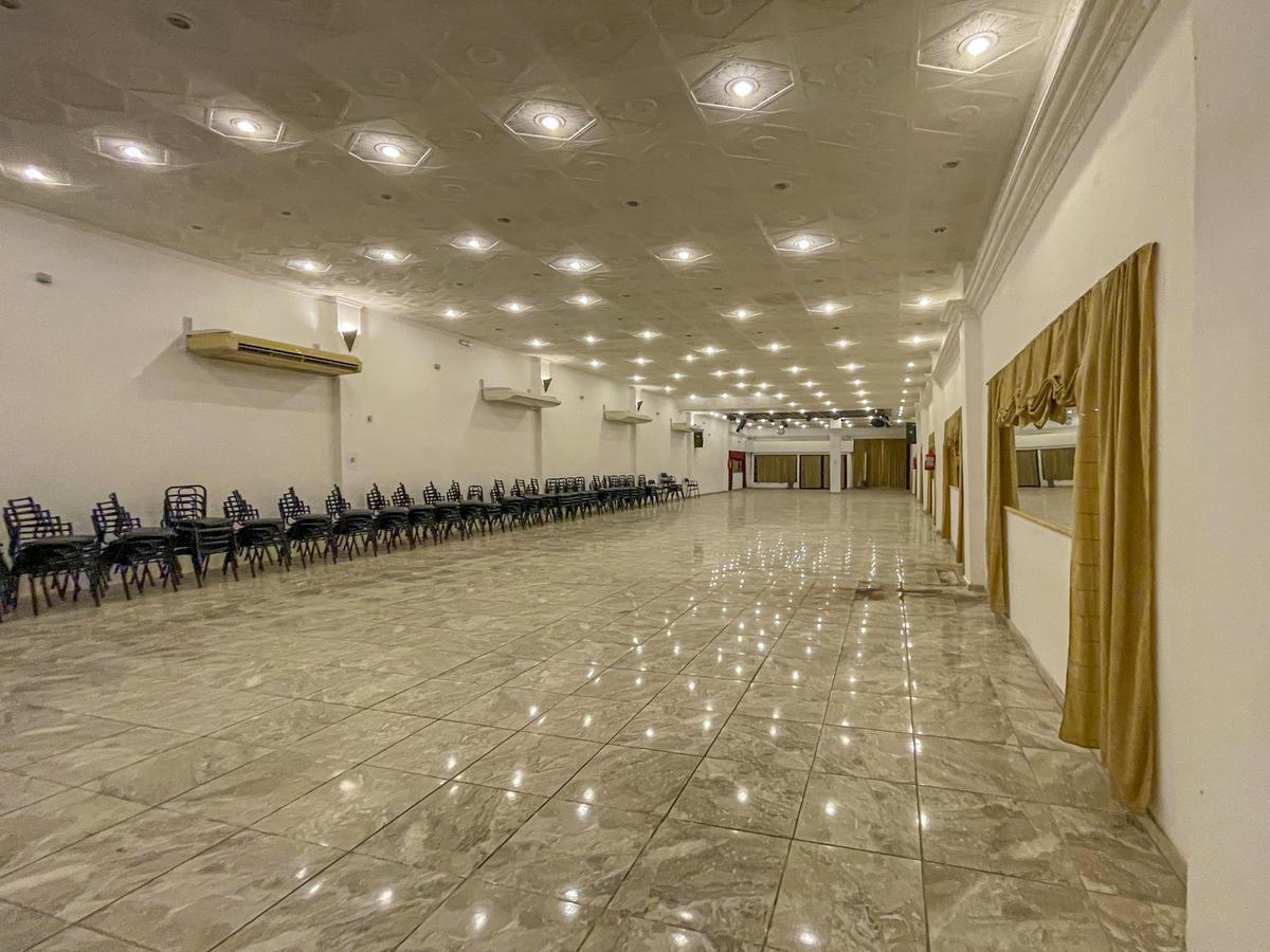 Local Tipo Salón Multi Espacio Sobre Av Principal en Baigorria 3