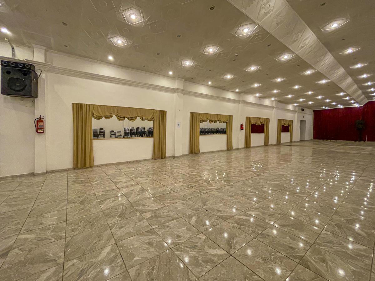 Local Tipo Salón Multi Espacio Sobre Av Principal en Baigorria 5