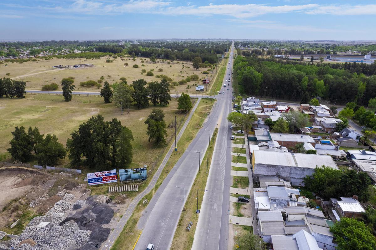 Terrenos de 900 m2 con frente sobre Newbery, Fisherton