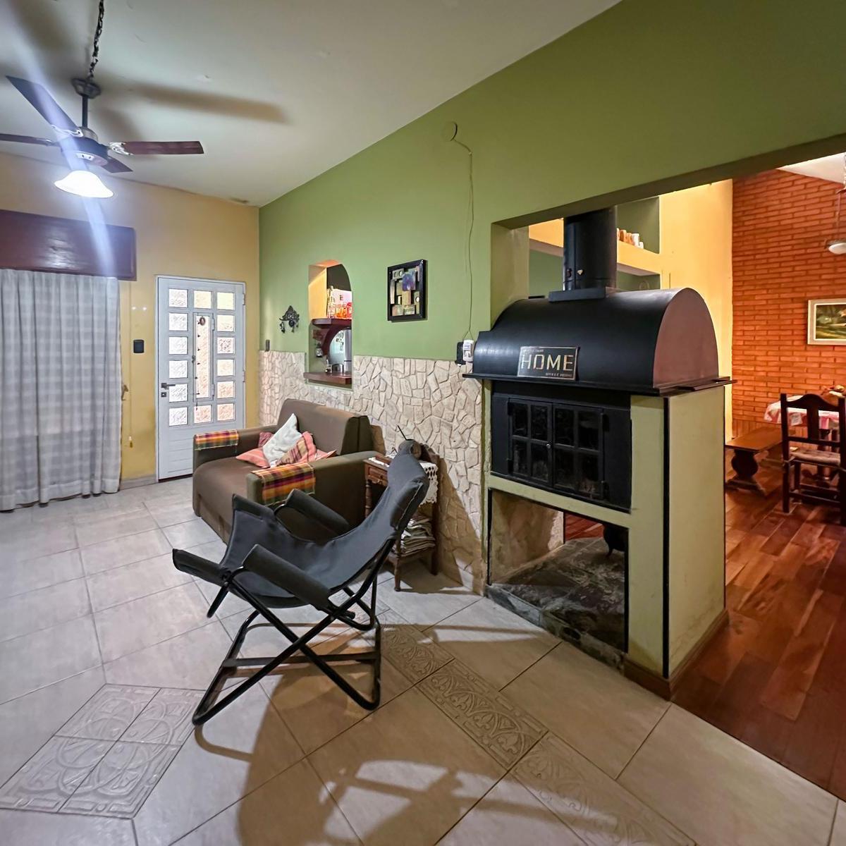 Casa de 5 Dorm. con Jardín, Quincho y Cochera en Alberdi 3