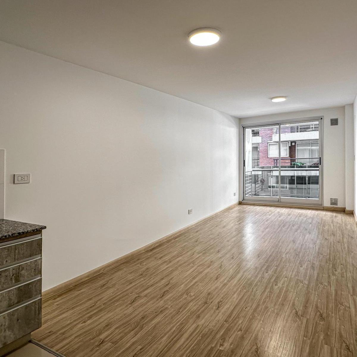 Foto de Departamento Monoambiente al frente con balcón en zona río, imagen 2