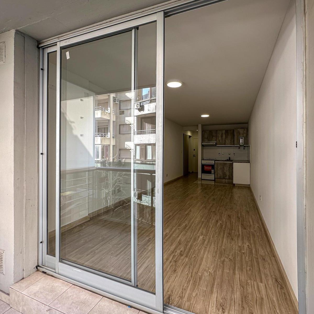 Foto de Departamento Monoambiente al frente con balcón en zona río, imagen 3