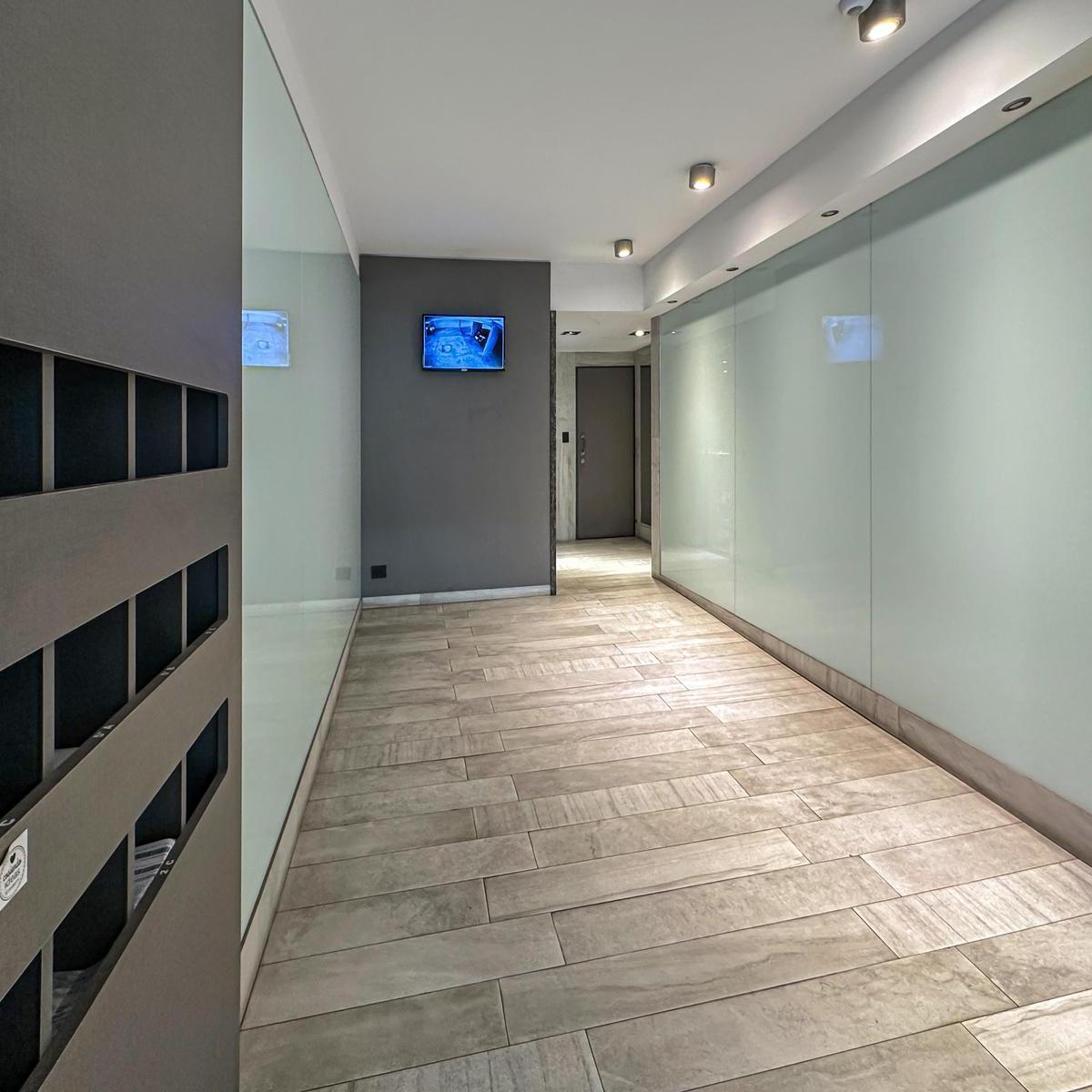 Departamento Monoambiente al frente con balcón en zona río
