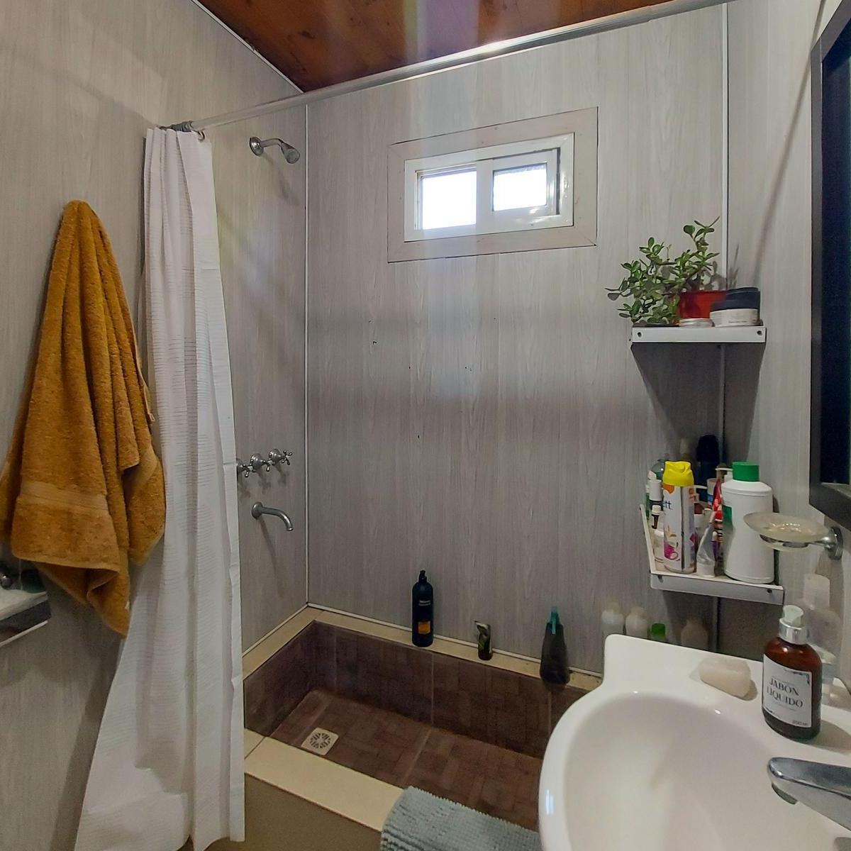 Foto de Gran terreno de 1.200m² con casa, quincho y pileta, imagen 2