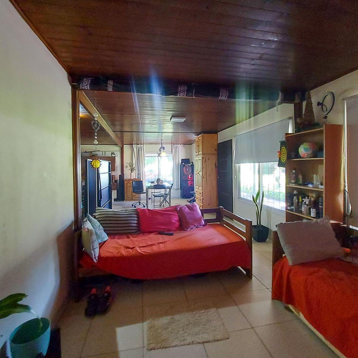 Foto de Gran terreno de 1.200m² con casa, quincho y pileta, imagen 4