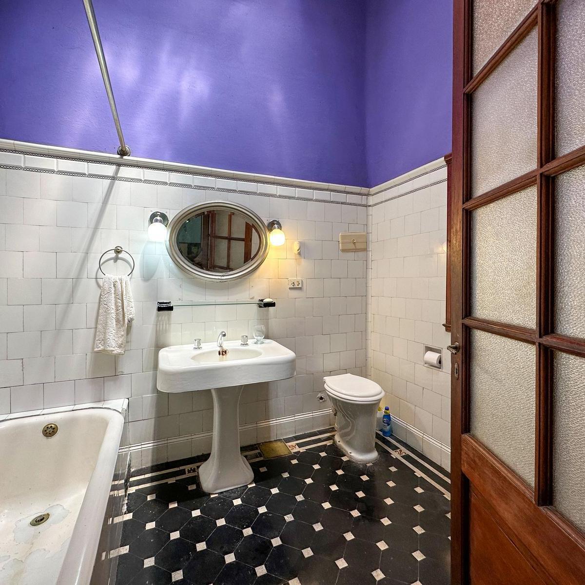 Casona de 4 Dorm. Más Oficina, 2 Cocheras y Quincho con Terraza 2