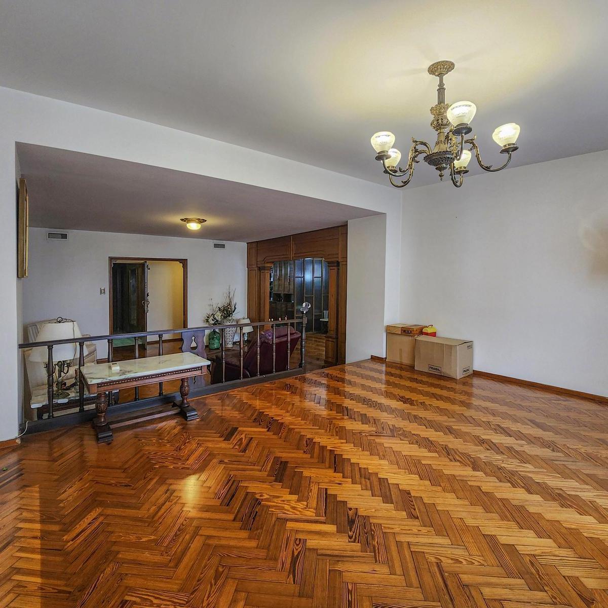 Departamento de 3 Dorm. Más Dependencia, 3 Baños y Cochera 2