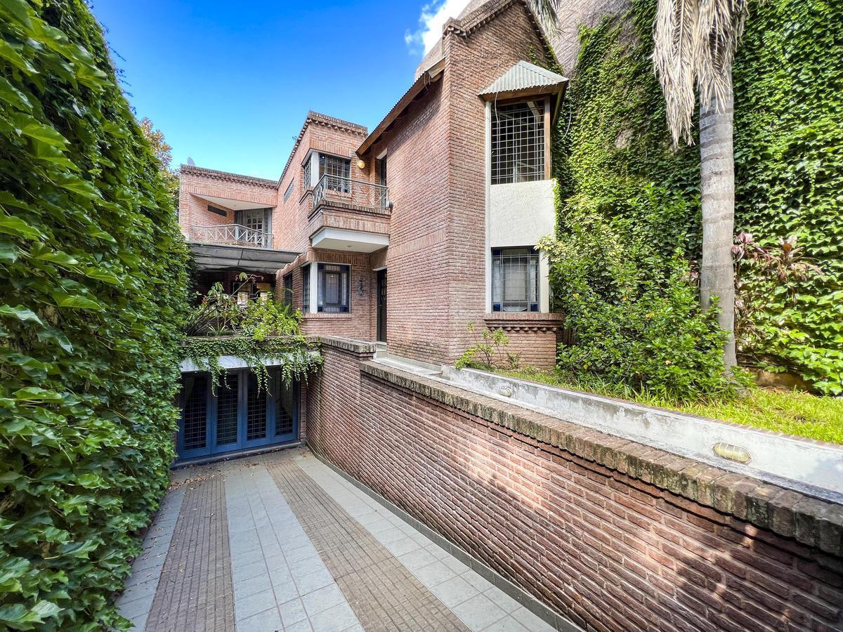 Casa de 3 Dorm. con Gran Jardín y Quincho en Barrio Martin 3