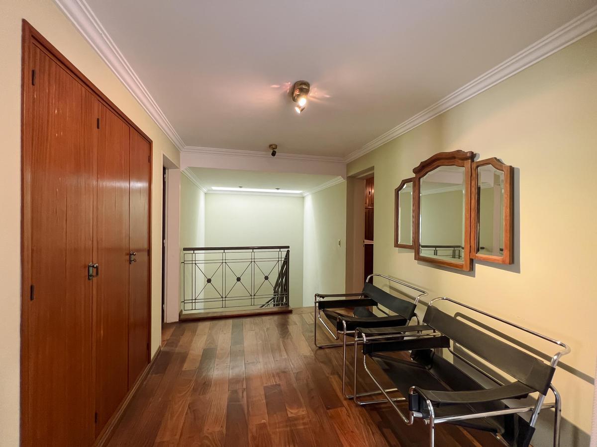 Casa de 3 Dorm. con Gran Jardín y Quincho en Barrio Martin 5