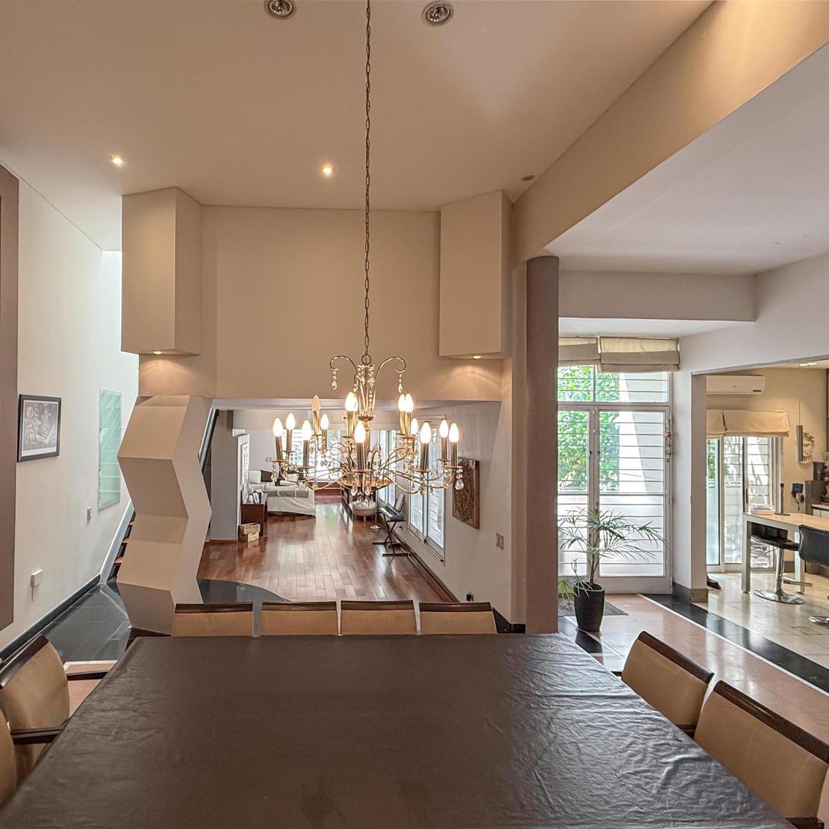 Casa de 4 Dorm. Más Comodín, 2 Cocheras, Pileta y Solarium 1