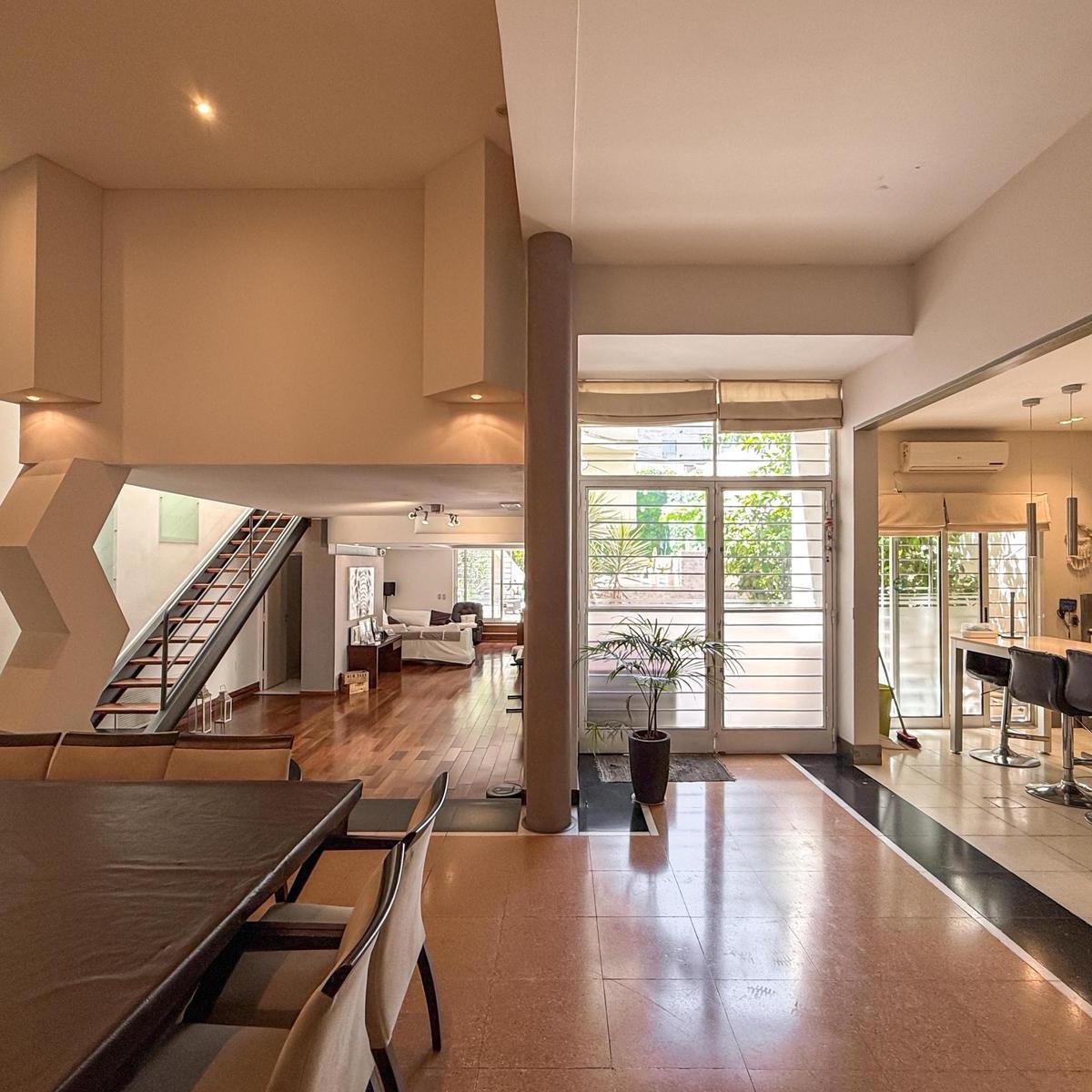 Casa de 4 Dorm. Más Comodín, 2 Cocheras, Pileta y Solarium 3