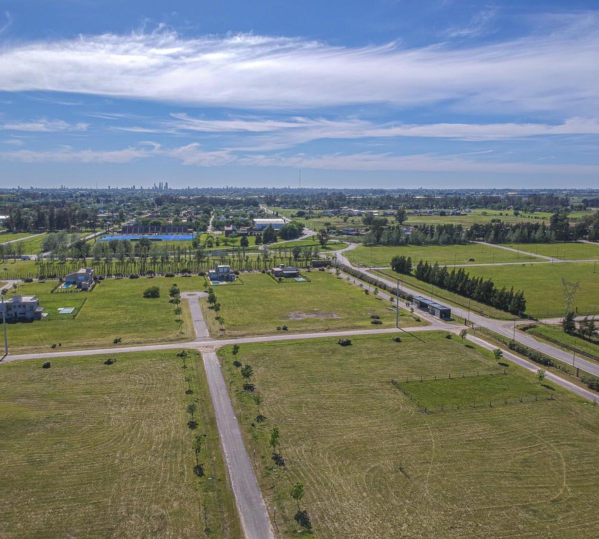 Terreno central de 830m² con frente Sur y acceso al Jockey