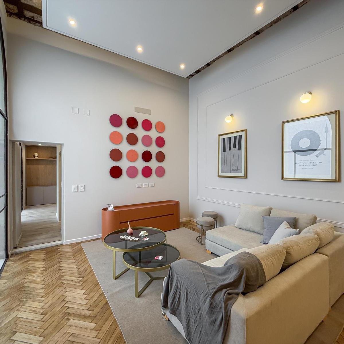 Casa de Revista con 4 Dorm. Más Cochera, Patio y Terraza 1