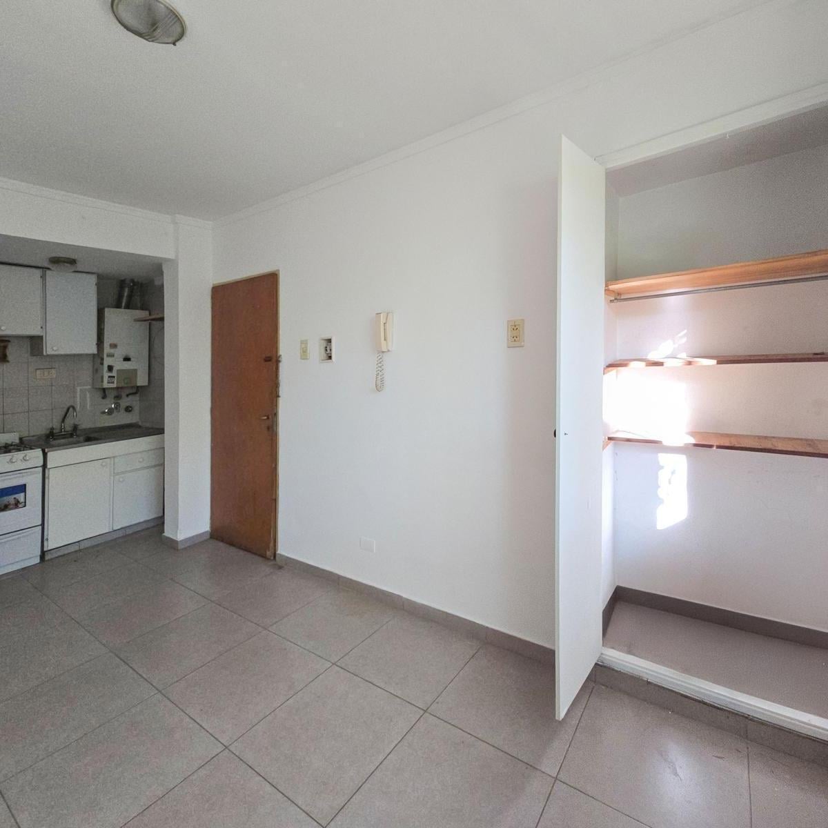Departamento de 1 dormitorio al frente de oportunidad