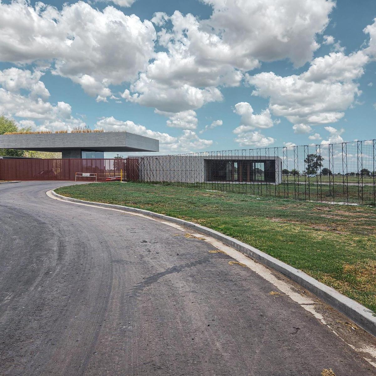 Terreno central de 826m2 en uno de los countries más exclusivos de Funes