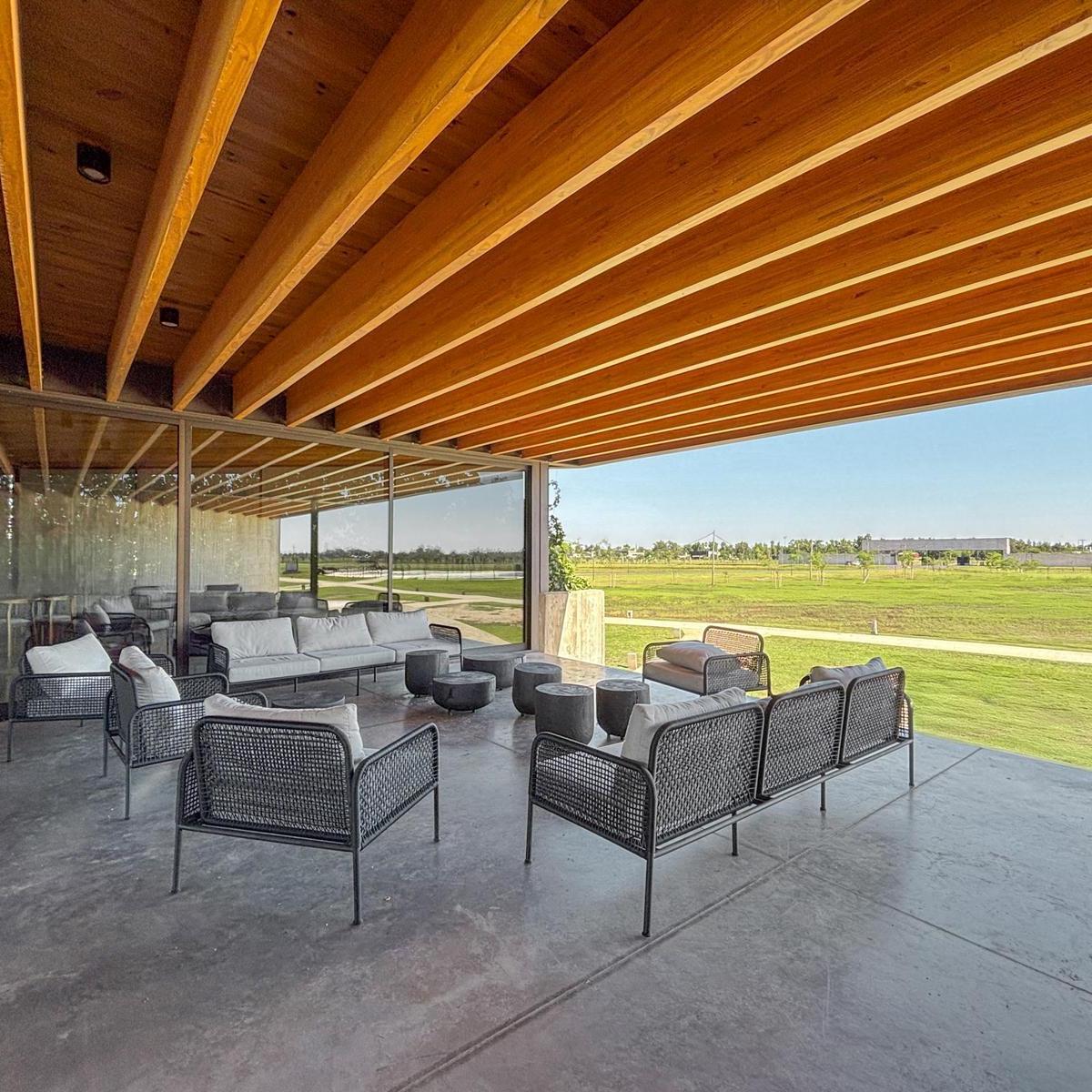 Terreno de 1092m² con fondo a reservorio y próximo al ingreso