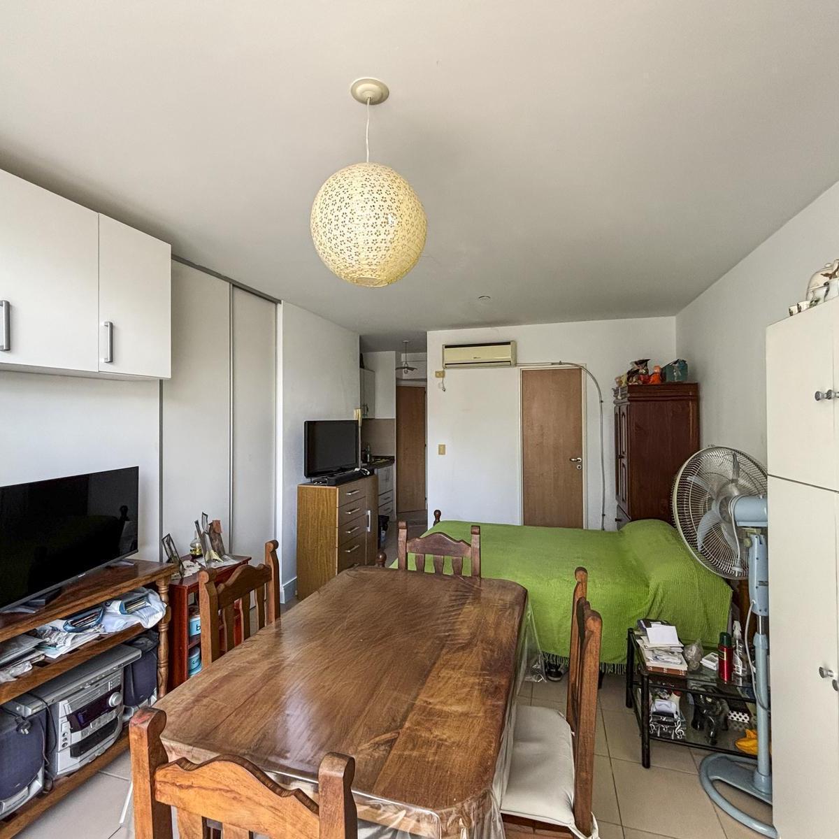 Foto de Monoambiente con balcón francés y terraza exclusiva, imagen 5