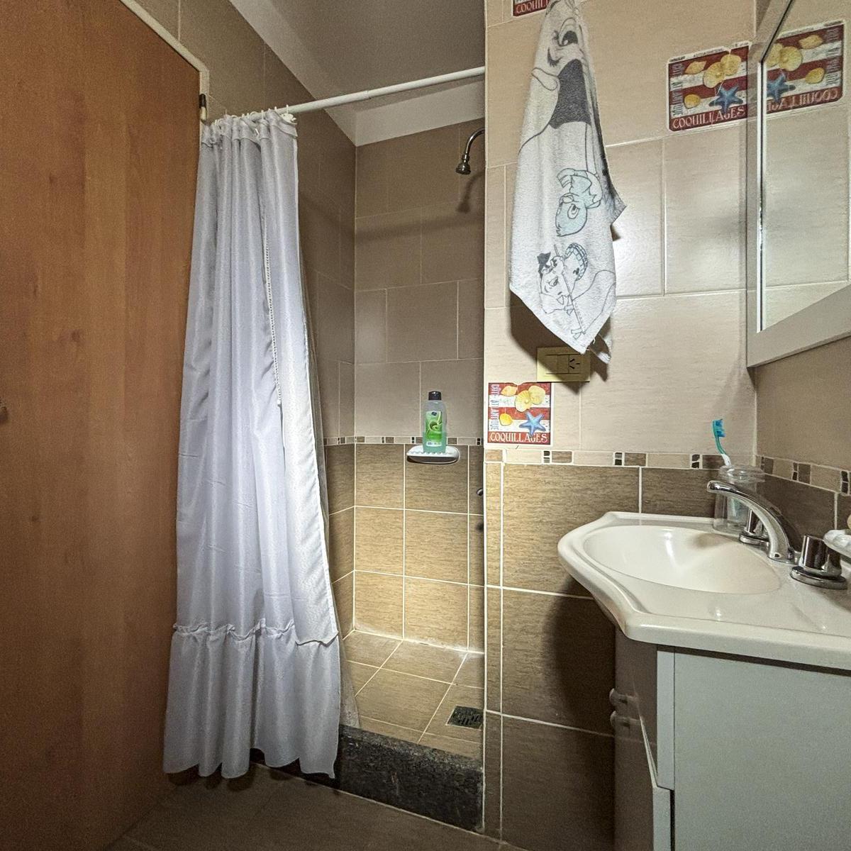 Foto de Monoambiente con balcón francés y terraza exclusiva, imagen 2