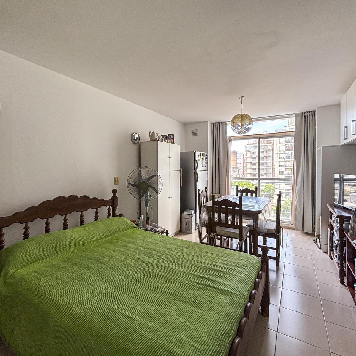 Foto de Monoambiente con balcón francés y terraza exclusiva, imagen 4