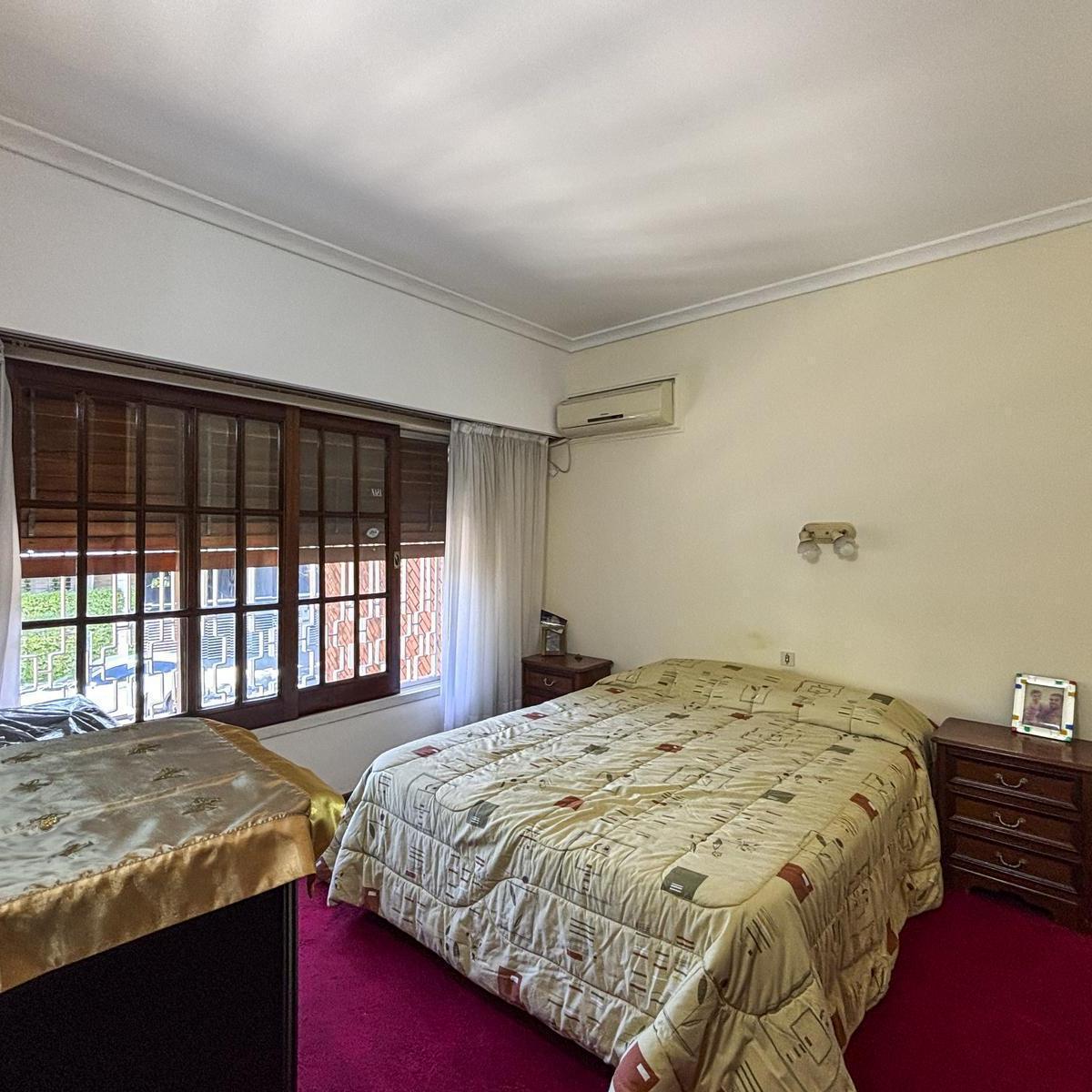 Casa de 5 Dorm. con 4 Cocheras y Pileta en Parque Independencia 4
