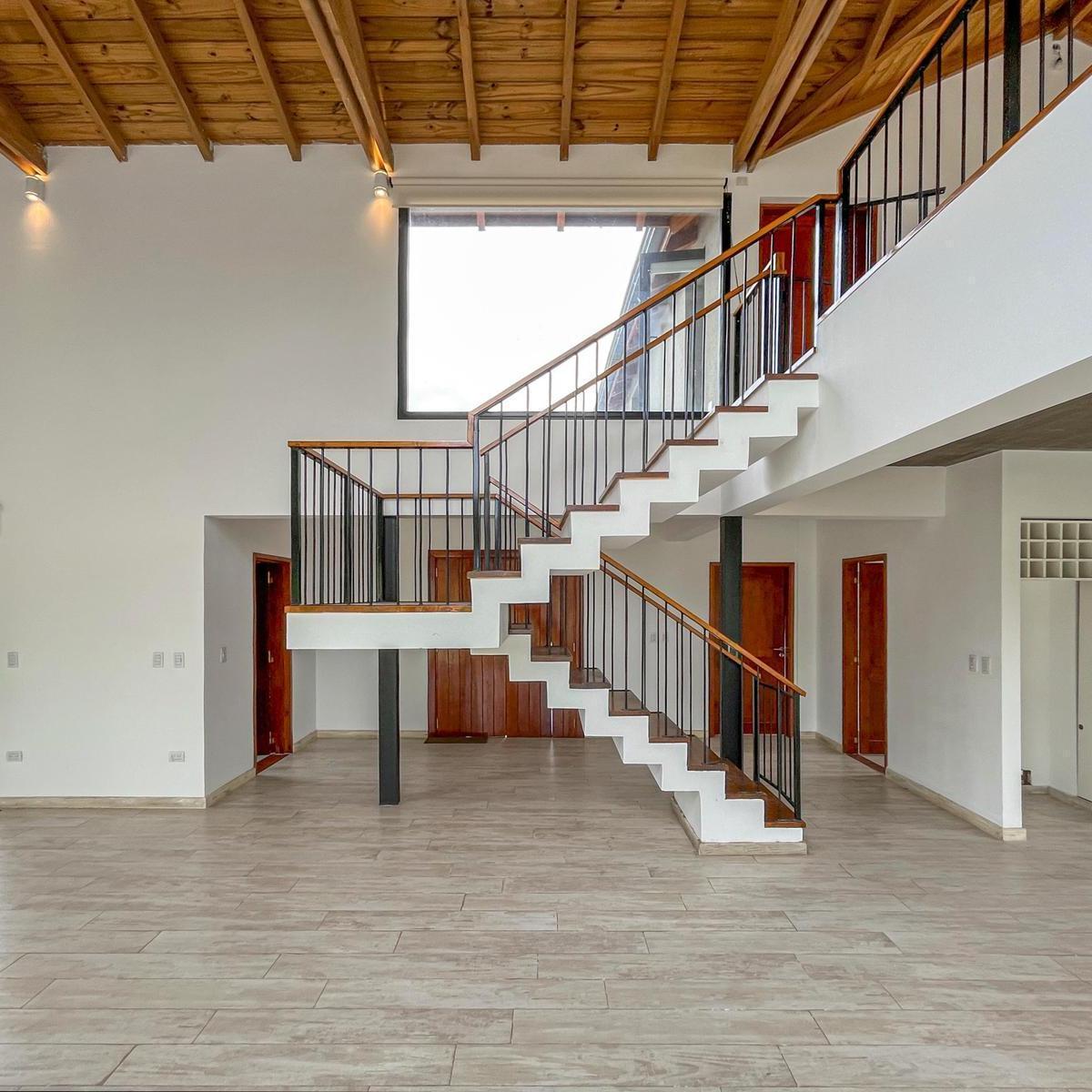 Casa de 3 Dorm. con Pileta Vista Al Golf 1