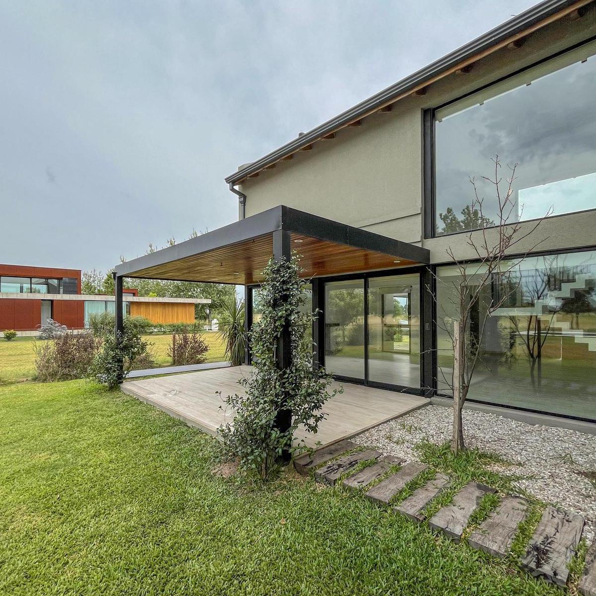 Casa de 3 Dorm. con Pileta Vista Al Golf 5
