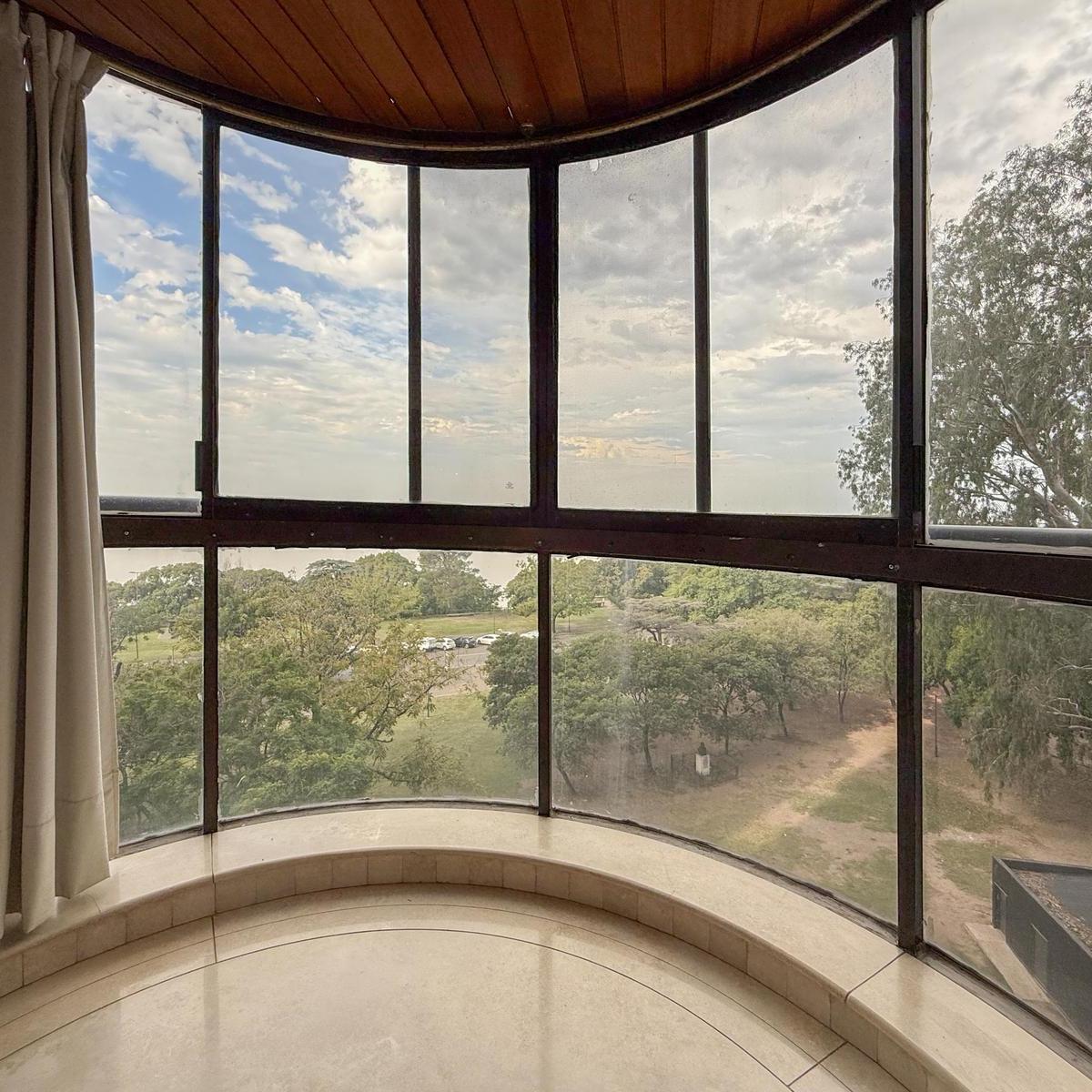 Departamento de 4 Dorm. con Vista Al Río y Amenities 3