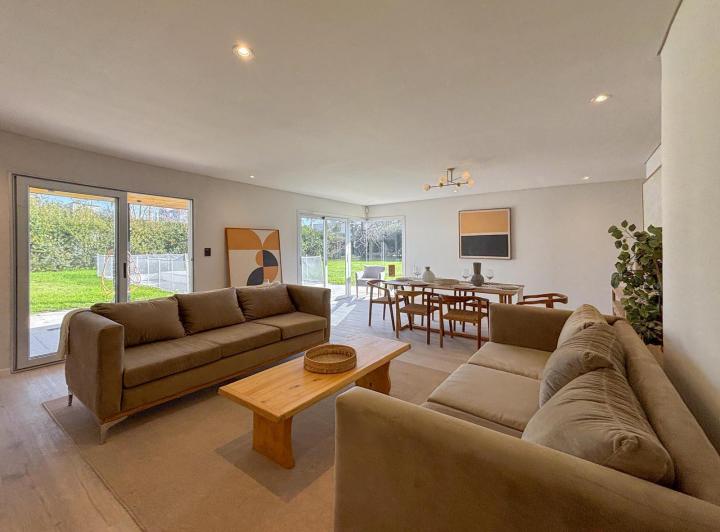 Casa en una sola planta con 3 dormitorios, pileta y jardín 5