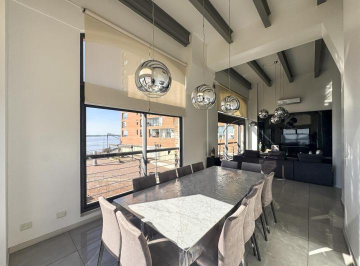 Departamento Duplex de 4 dormitorios con cochera y amenities en Forum 1