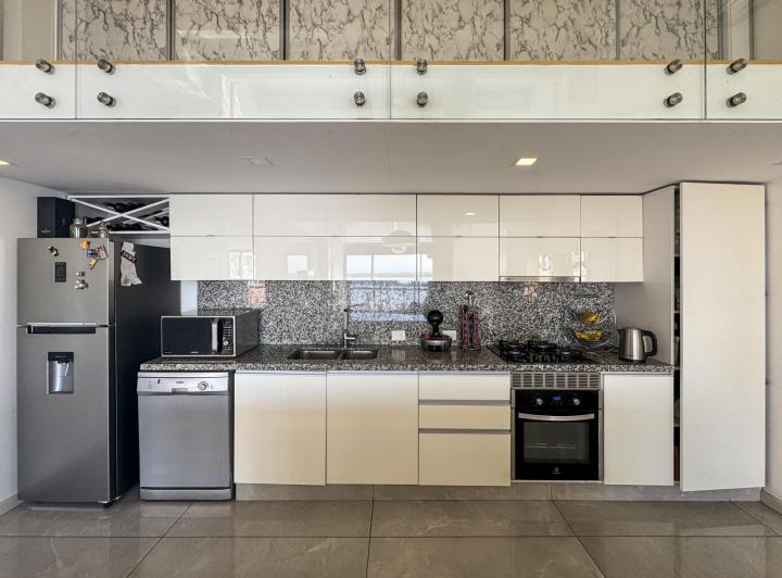 Departamento Duplex de 4 dormitorios con cochera y amenities en Forum 5