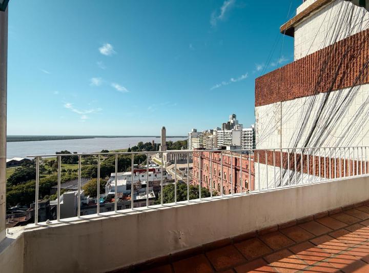 Departamento de 3 dormitorios con vista al río y 2 cocheras 3