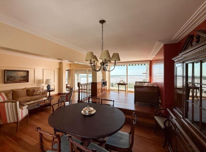 Departamento de 3 dormitorios con vista al río y 2 cocheras 2