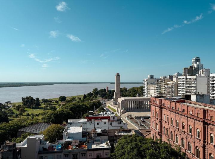 Departamento de 3 dormitorios con vista al río y 2 cocheras 4