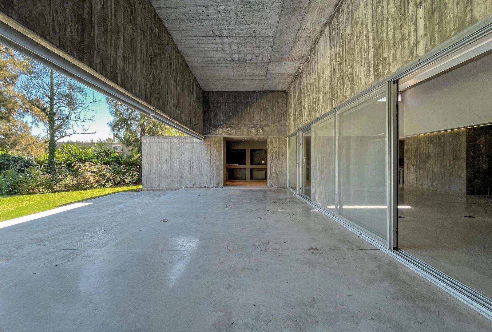 Casa de diseño con 3 dormitorios y terreno de 1.500m² en el Country Aldea Lago
