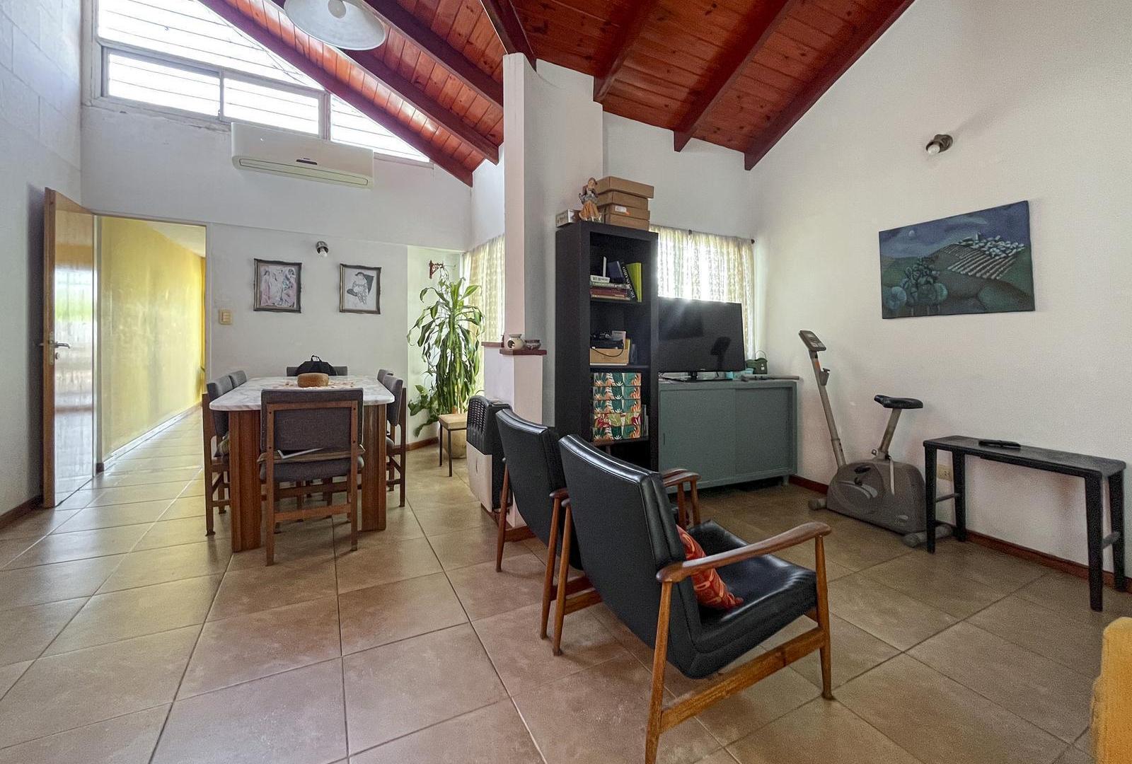 Casa en altura de 3 dormitorios con terraza y parrillero en Abasto