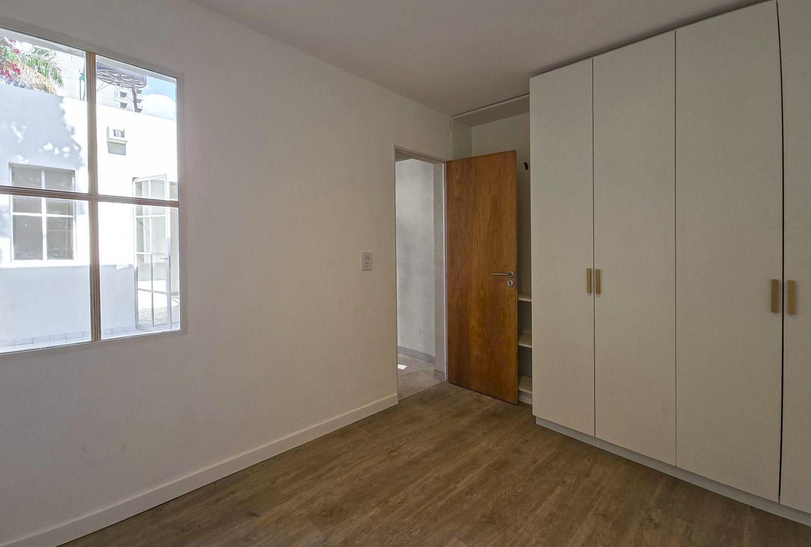 Foto de Casa de pasillo de 2 dormitorios con 2 baños y jardín en Arroyito, imagen 4