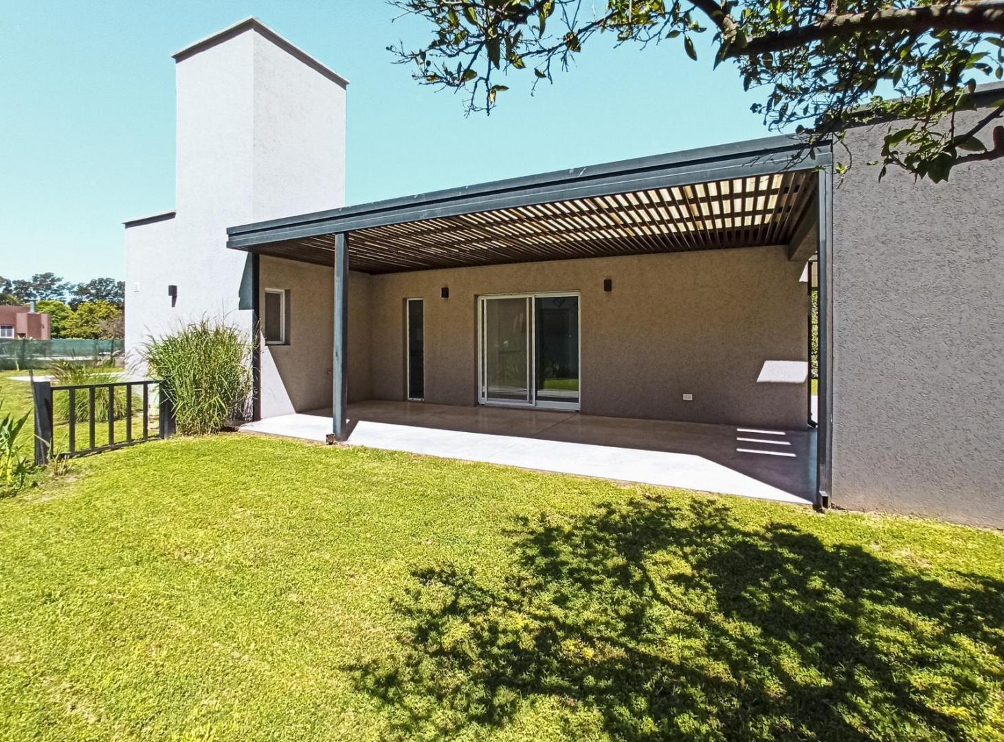 Casa de 2 dormitorios con pileta en Azahares del Parana