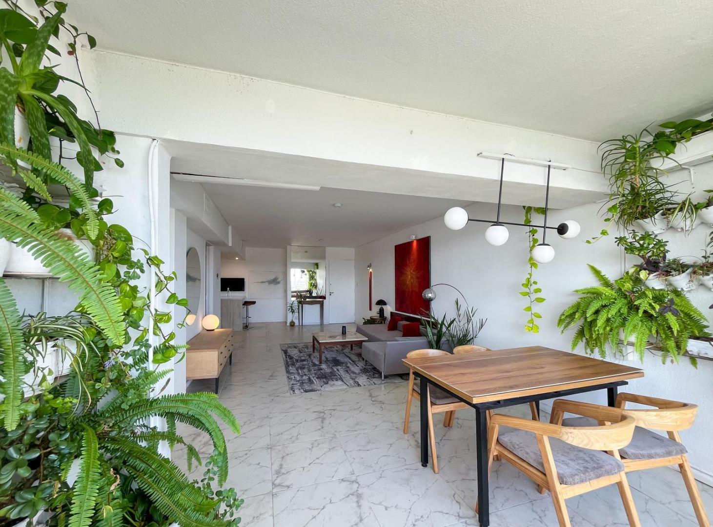 Departamento de 3 dormitorios con vista al río y cochera en zona río