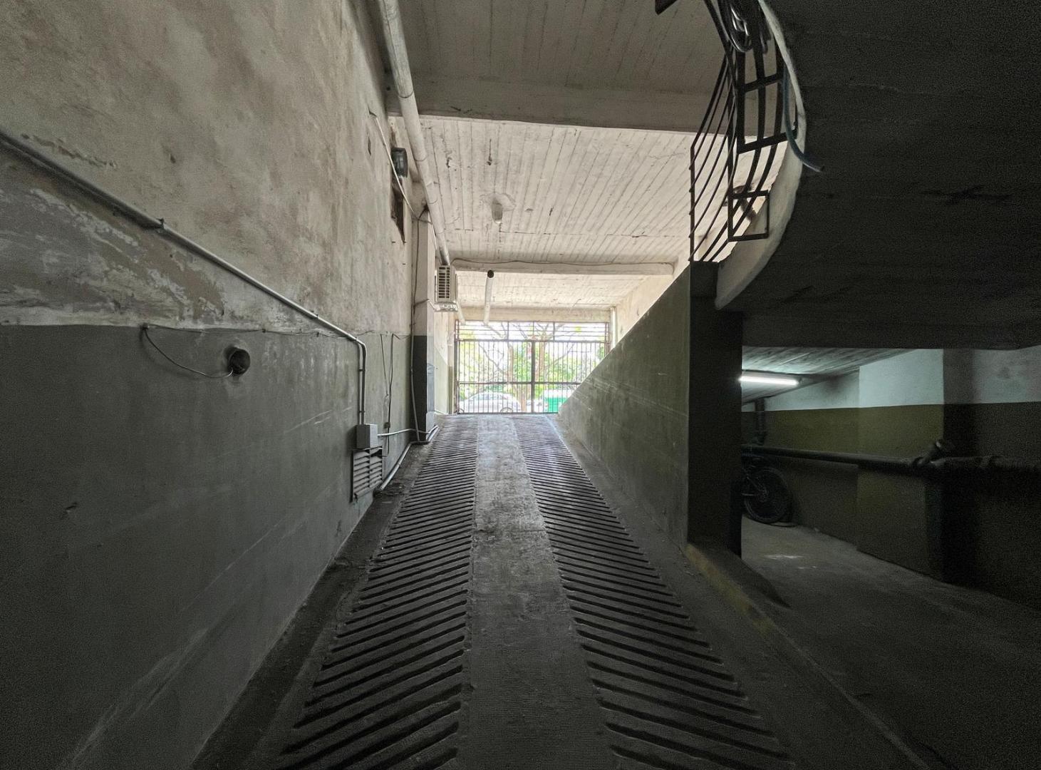 Departamento de 3 dormitorios con vista al río y cochera en zona río