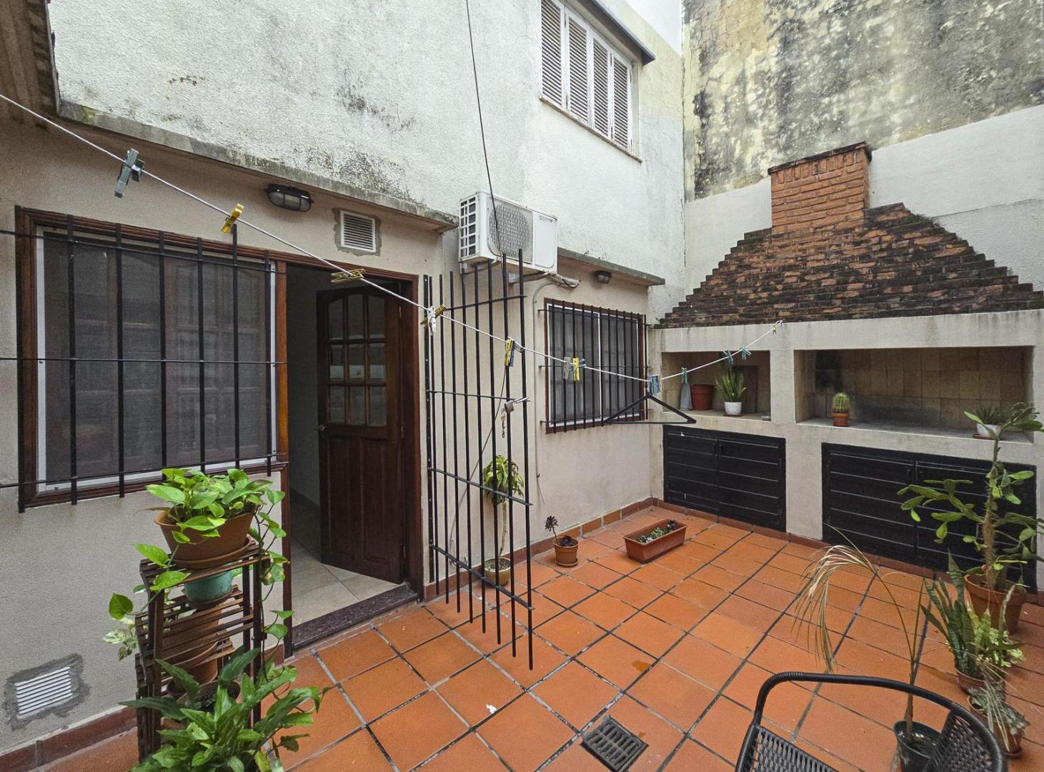 Departamento de 2 dormitorios más comodín y cochera en Pichincha