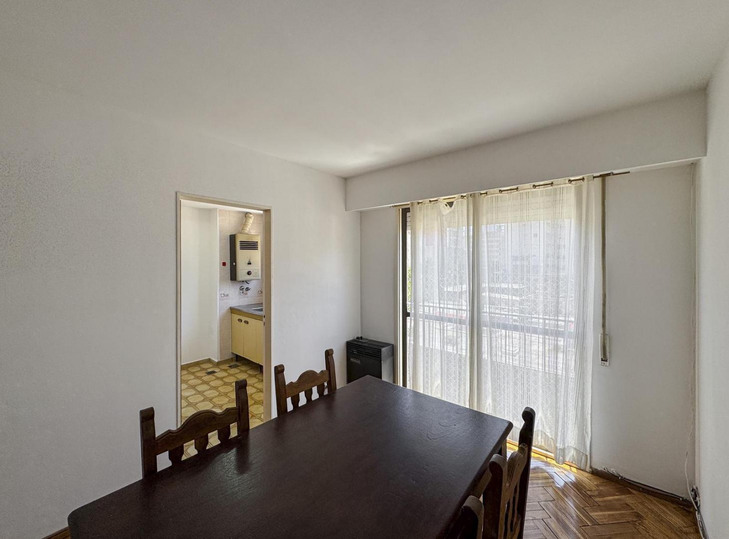 Departamento de 1 dormitorio con cocina separada en el centro de Rosario