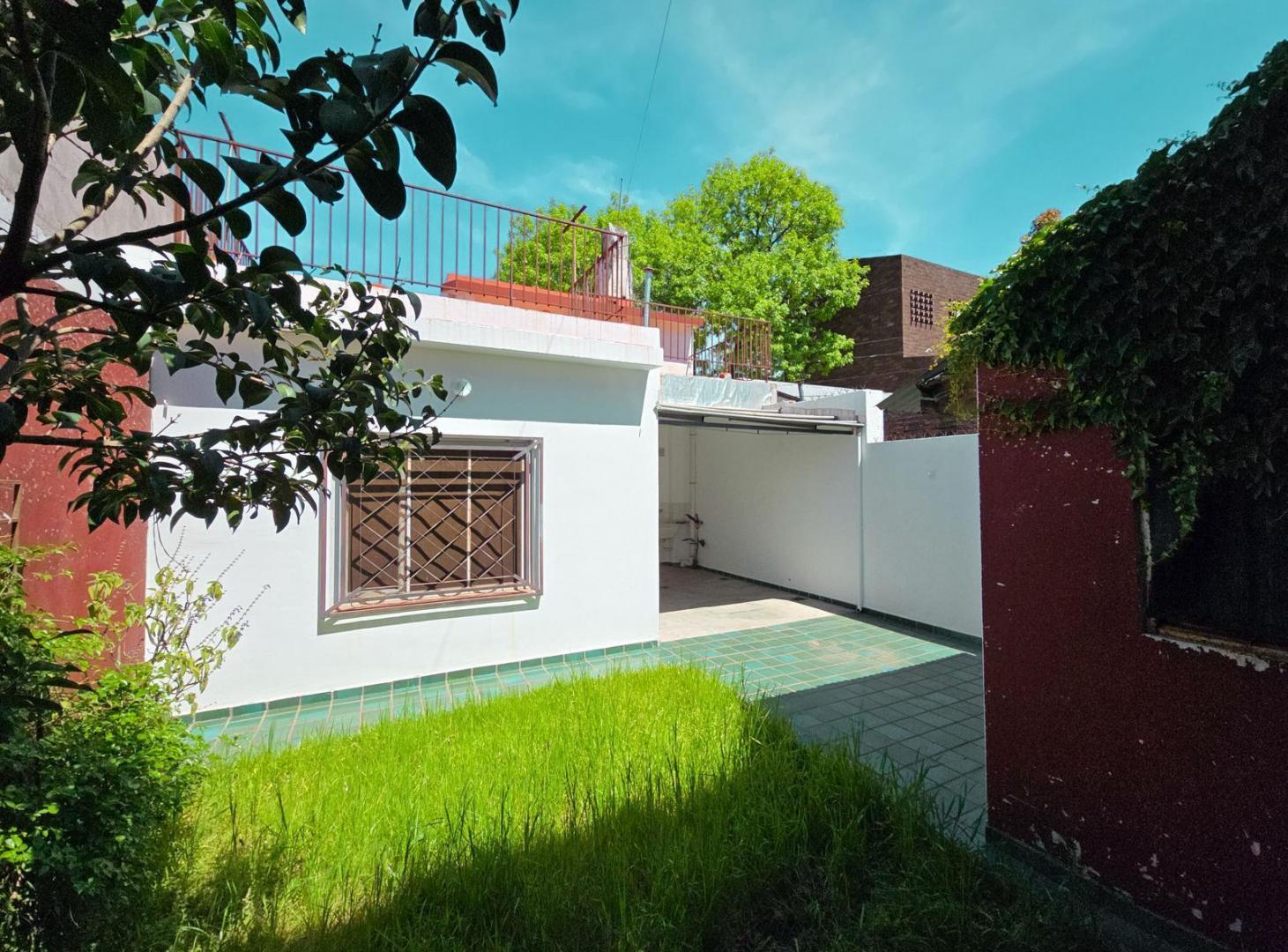 Casa de 3 dormitorios con patio y terraza en Refinerias