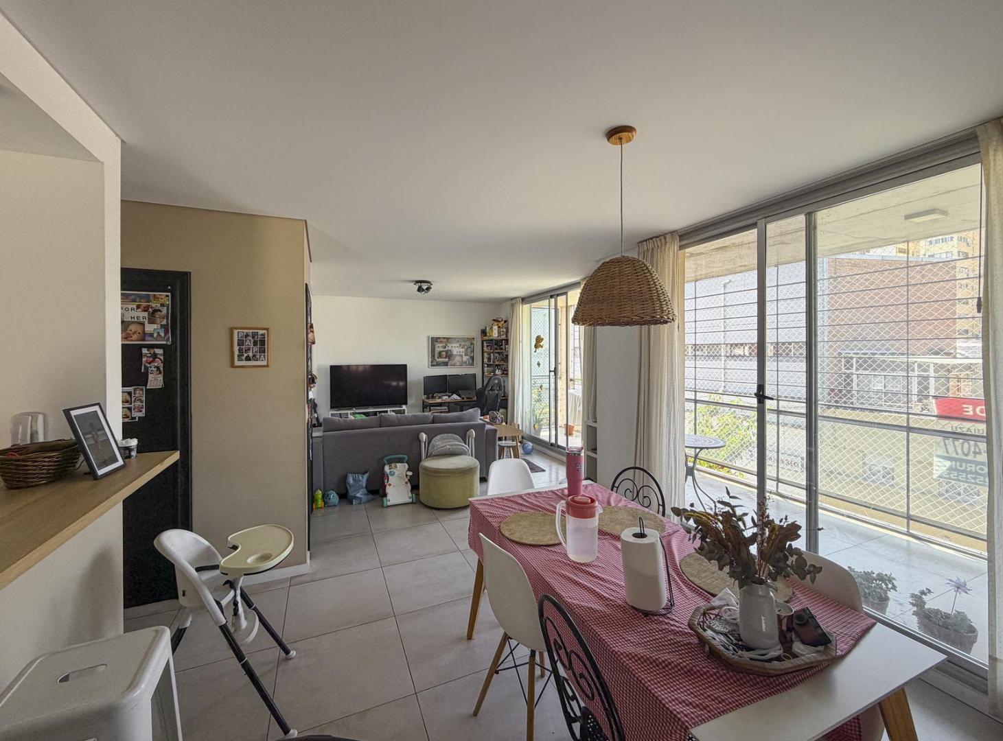 Departamento de piso exclusivo de 2 dormitorios con gran balcón