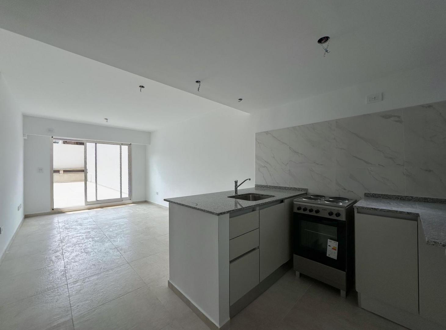 Foto de Departamento monoambiente con patio a estrenar en Lourdes, imagen 3