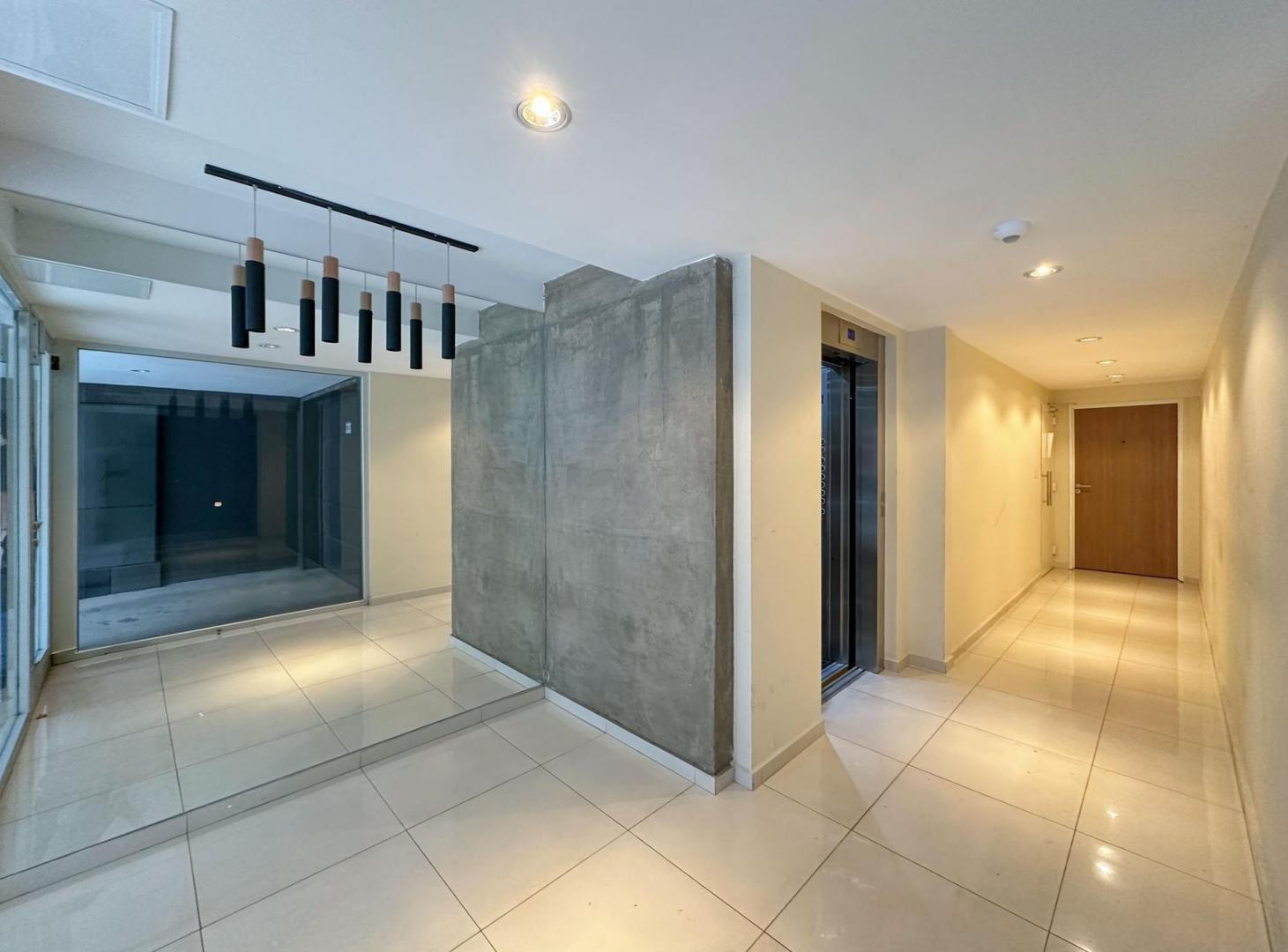 Foto de Departamento monoambiente con patio a estrenar en Lourdes, imagen 5