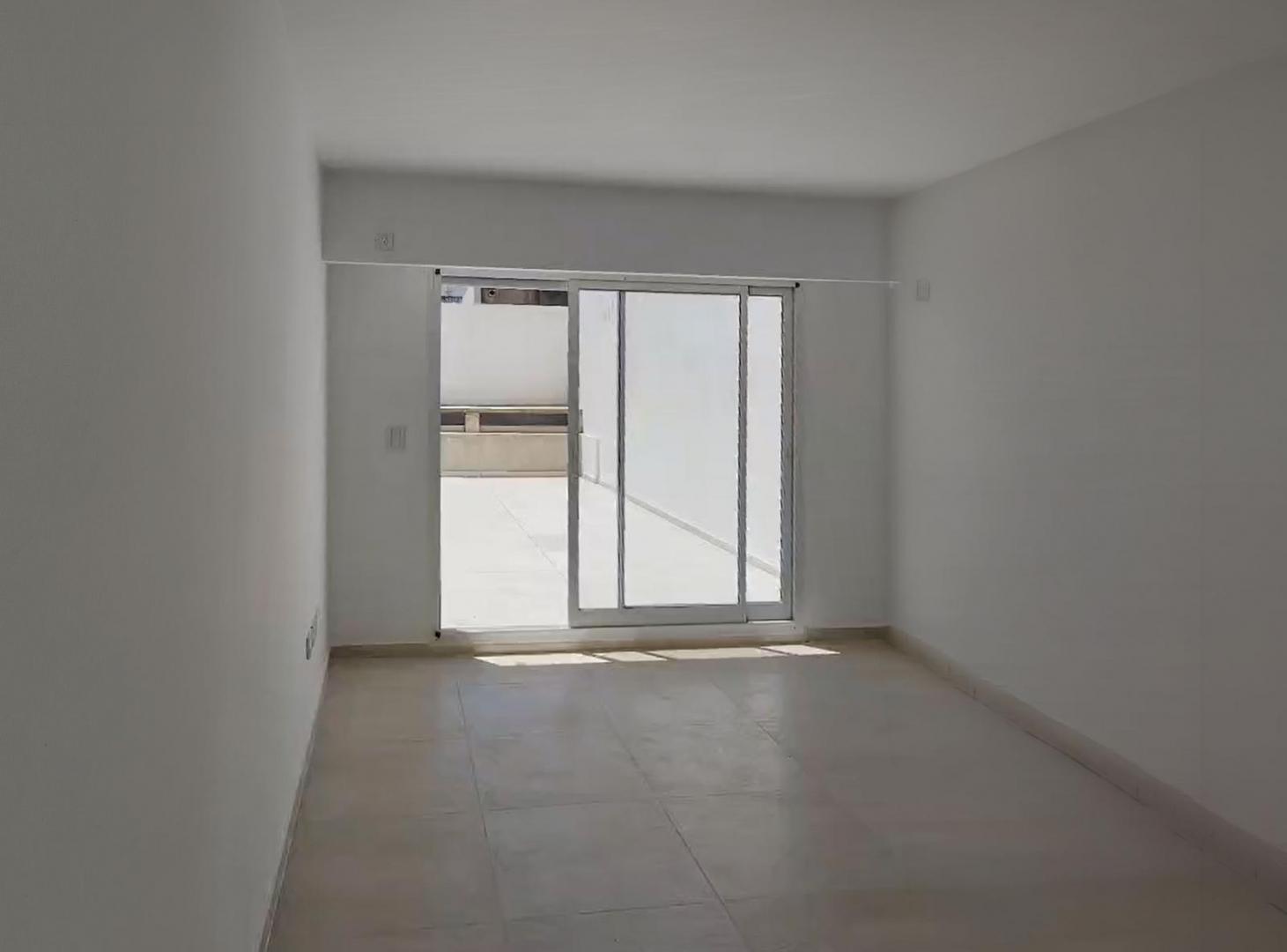 Foto de Departamento monoambiente con patio a estrenar en Lourdes, imagen 2