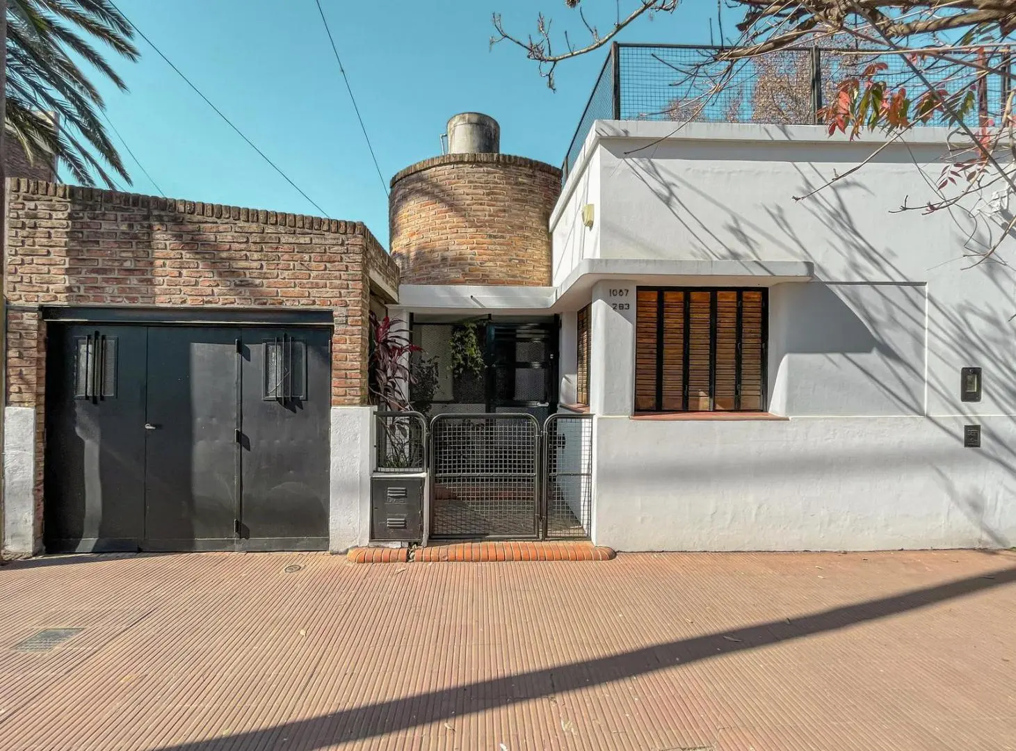 Casa de 3 dormitorios con jardín y cochera en Fisherton 2