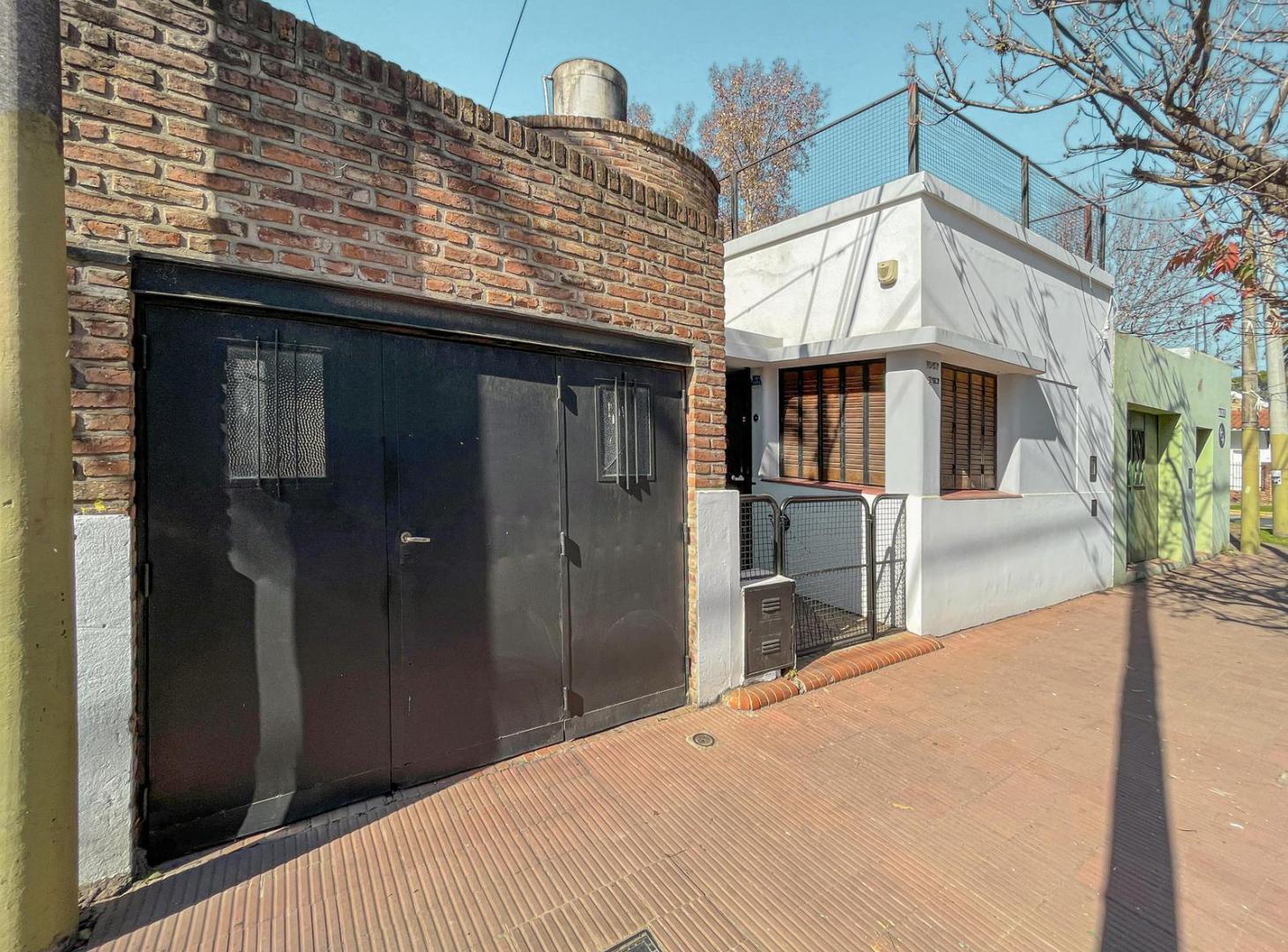Casa de 3 dormitorios con jardín y cochera en Fisherton